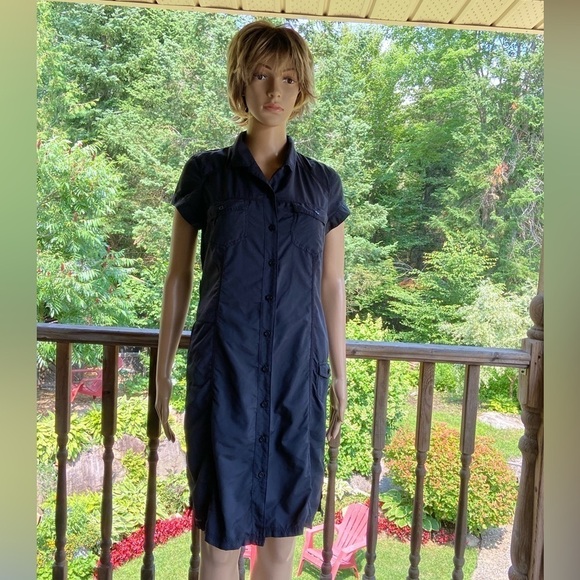COLUMBIA Titanium Navy Blue Button Down
Activewear Sports Dress Size Medium - Picture 1 of 15